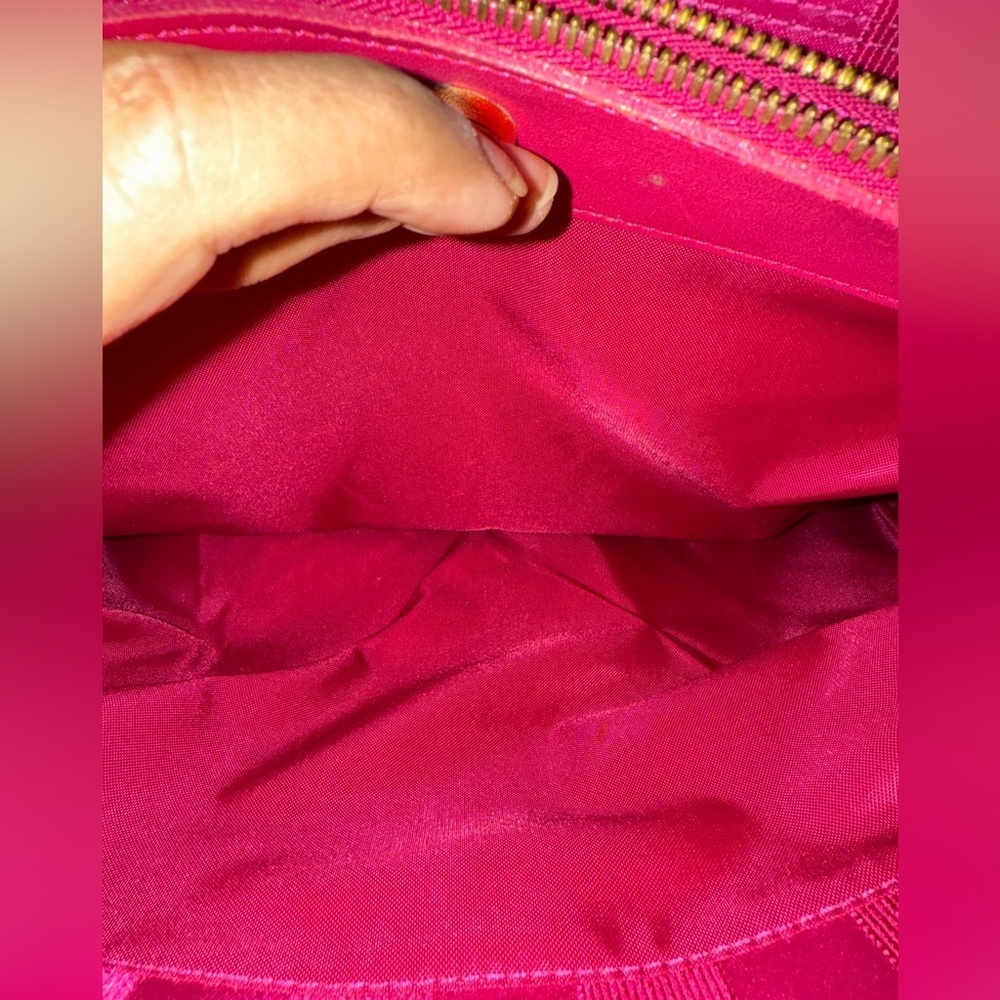 Authentic Valentino Garavani Sport Vibrant Pink Bag in Pristine Condition - Picture 12 of 15